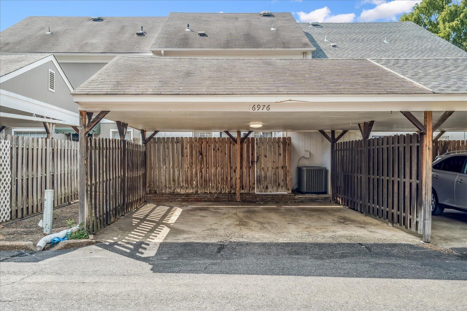 6976 Country Road, Unit 34 Germantown, TN 38138 - Photo 21 of 25 a view of a garage with wooden fence