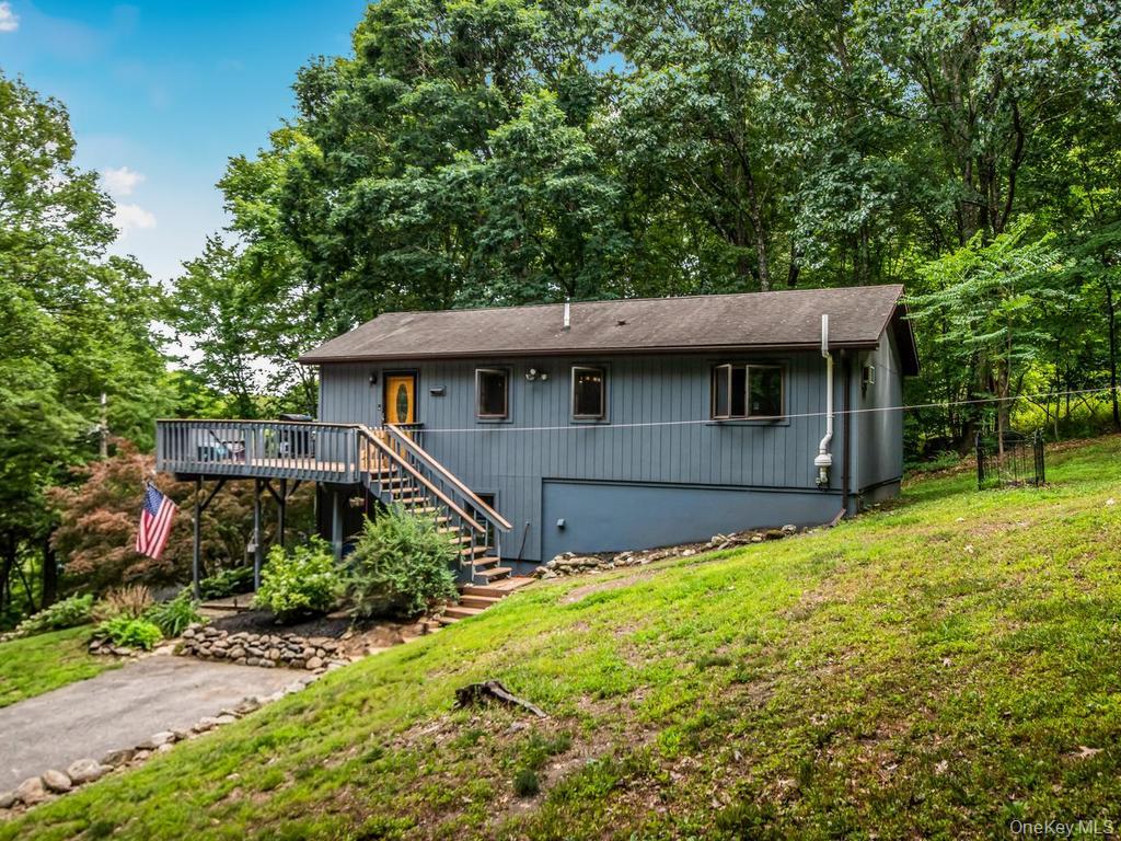 20 Ernst Road Cortlandt Manor, NY 10567 - Photo 3 of 27