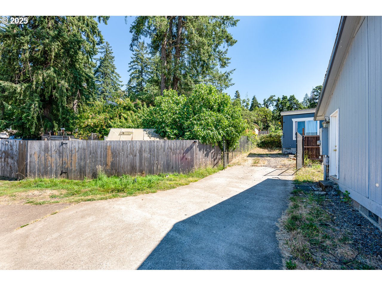 466 South 71st Street Springfield, OR 97478 - Photo 24 of 33 a view of back yard