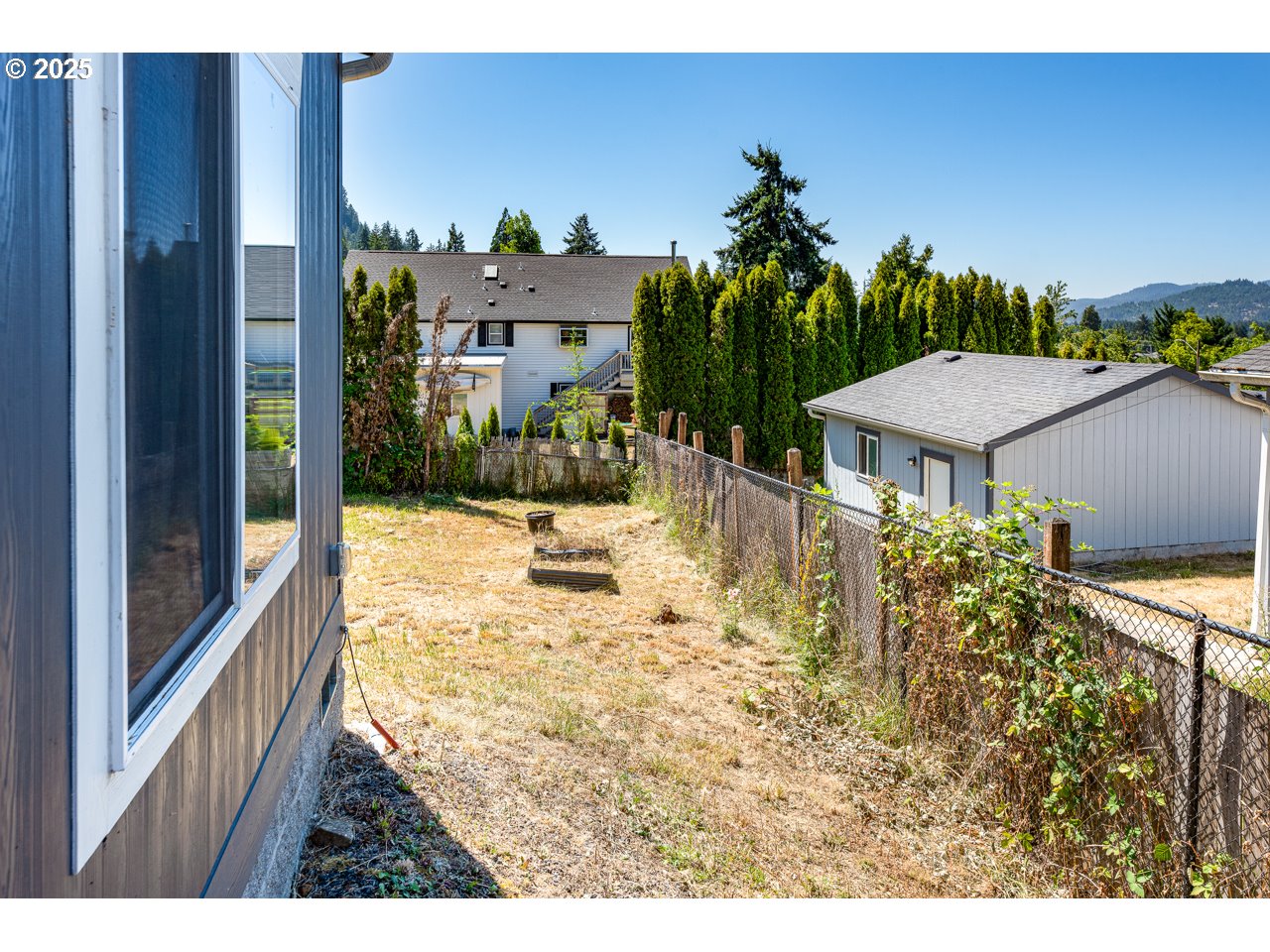 466 South 71st Street Springfield, OR 97478 - Photo 25 of 33 a view of a patio with table and chairs and potted plants