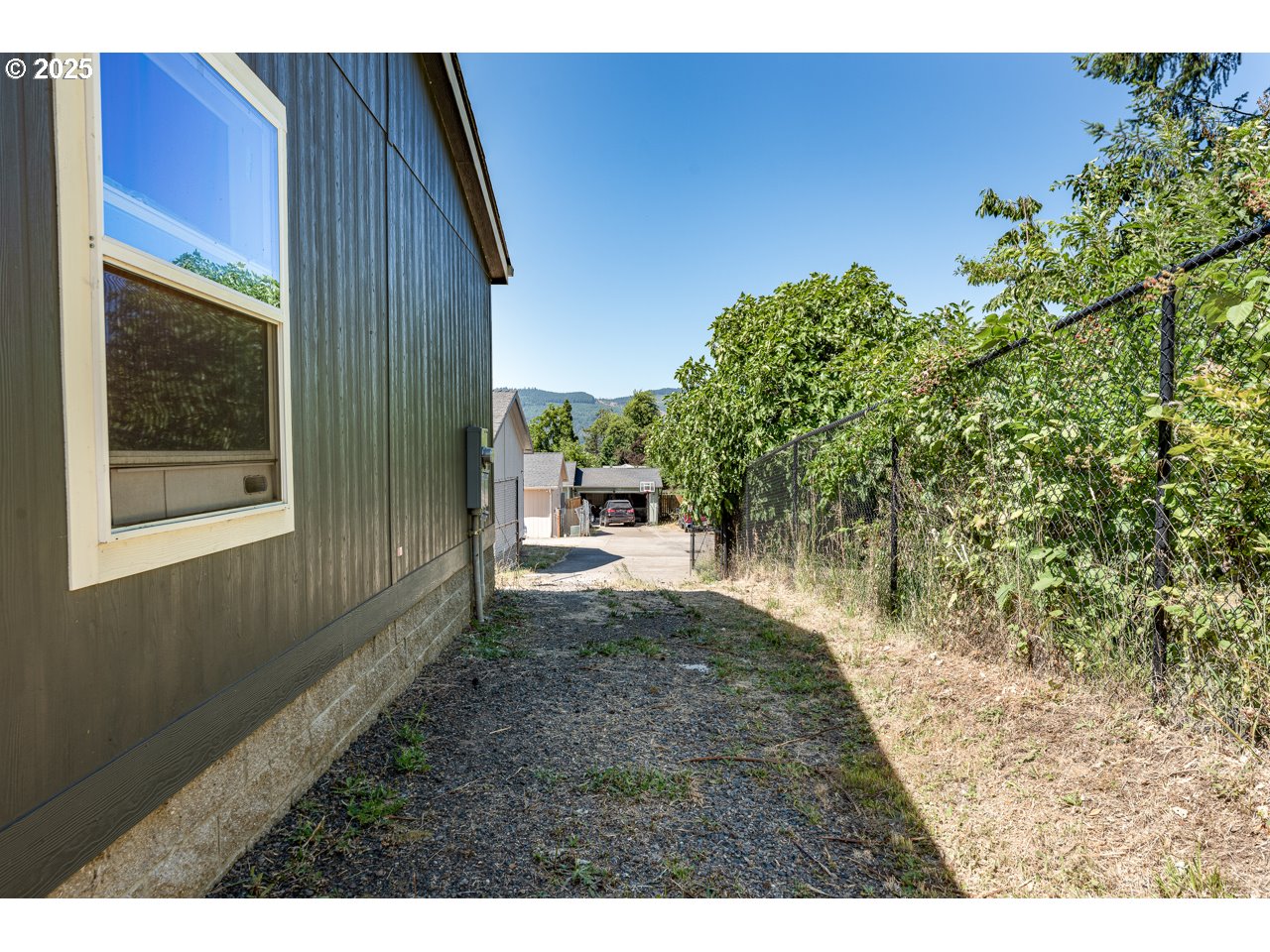 466 South 71st Street Springfield, OR 97478 - Photo 26 of 33 a view of outdoor space and yard