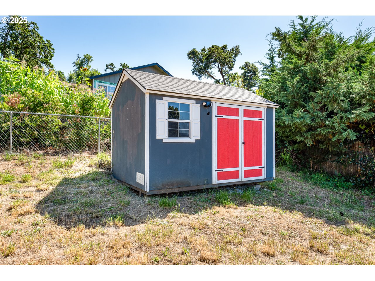 466 South 71st Street Springfield, OR 97478 - Photo 29 of 33 a view of a house with yard and a garden