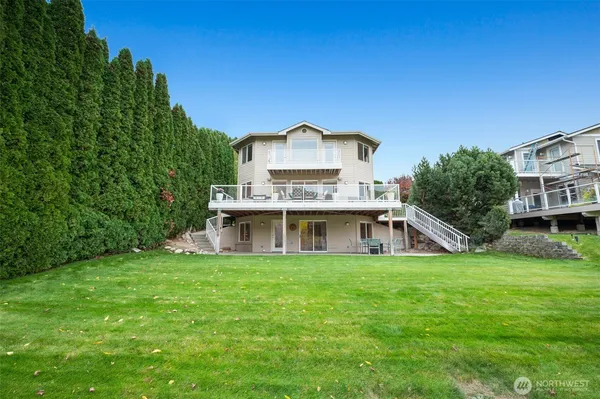 $1,095,000 | 345 Lake Front Drive, Orondo, WA 98843