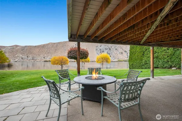$1,095,000 | 345 Lake Front Drive, Orondo, WA 98843