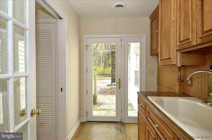 26601 Clarksburg Road Damascus, MD 20872 - Photo 13 of 30 Interior (General)