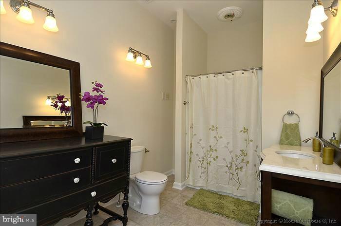 26601 Clarksburg Road Damascus, MD 20872 - Photo 15 of 30 Bath (Master)