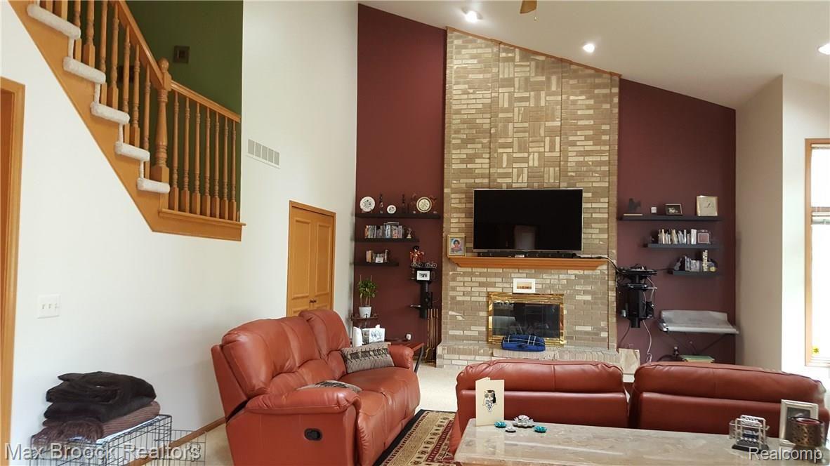 4792 Seasons Drive Troy, MI 48098 - Photo 7 of 18 Stunning Family room with vaulted ceiling