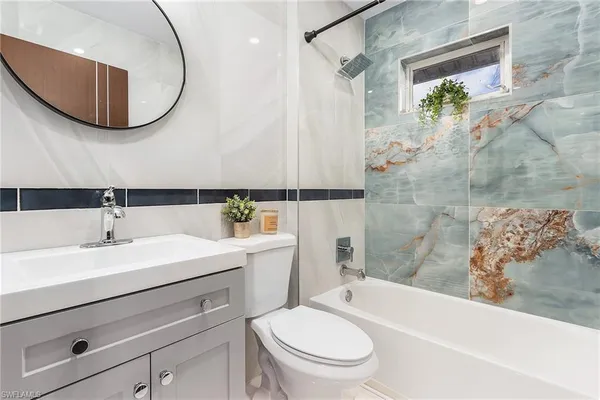 $2,400 | 620 Luisa Court, Unit 803, Naples, FL 34104