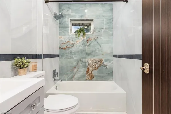 $2,400 | 620 Luisa Court, Unit 803, Naples, FL 34104
