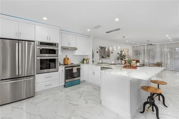 $2,400 | 620 Luisa Court, Unit 803, Naples, FL 34104