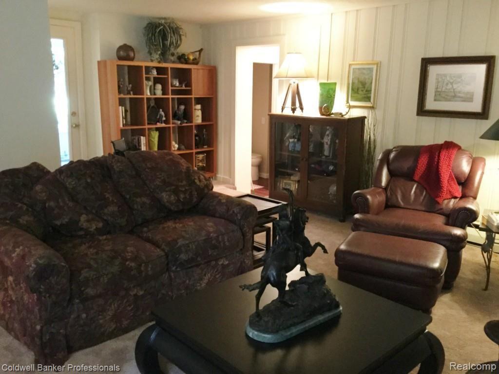25451 Farmbrook Road Southfield, MI 48034 - Photo 9 of 29 Family Room.jpg