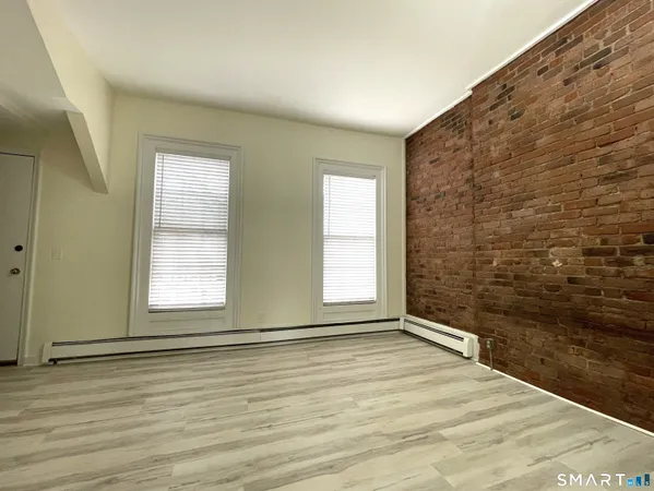 $1,950 | 32 Trumbull Street, Unit 2, New Haven, CT 06511