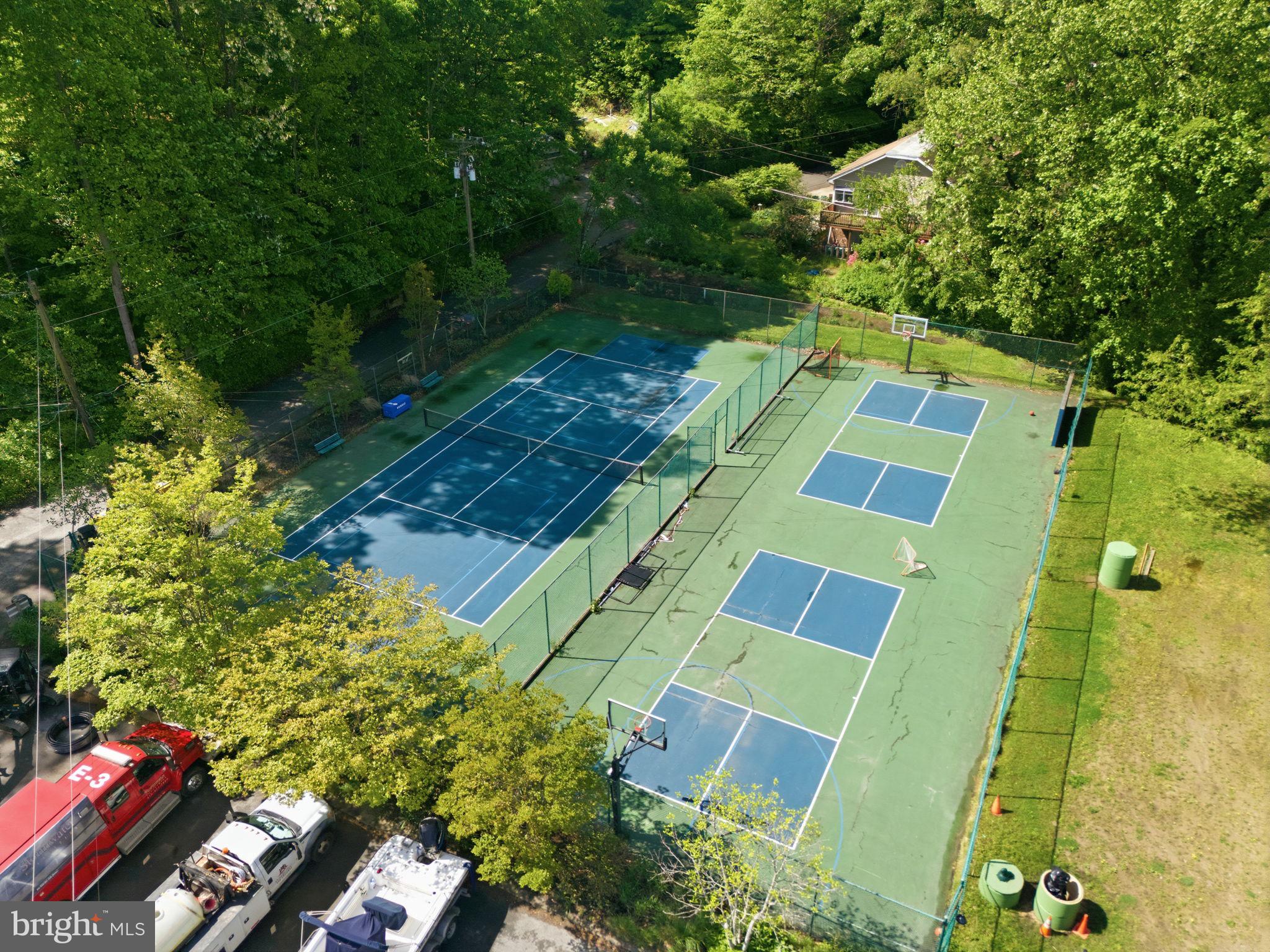 362 Severn Road Annapolis, MD 21401 - Photo 5 of 42 Recreational courts in lush greenery.