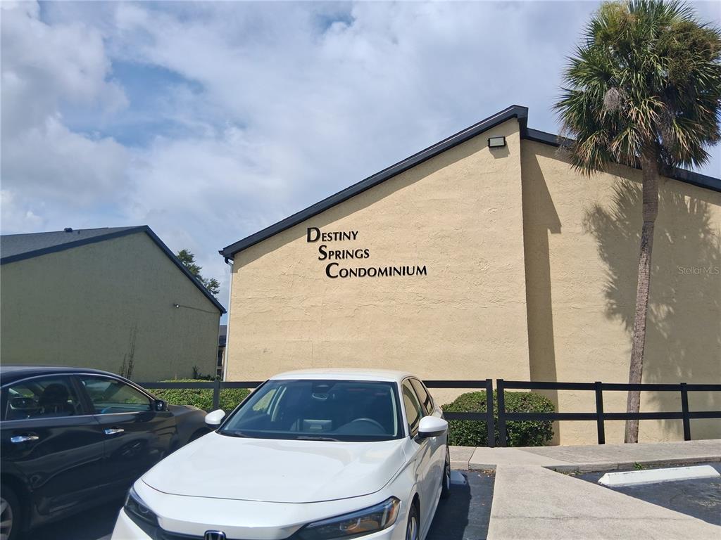 958 Lake Destiny Road, Unit D Altamonte Springs, FL 32714 - Photo 14 of 16 a balcony with table and chairs