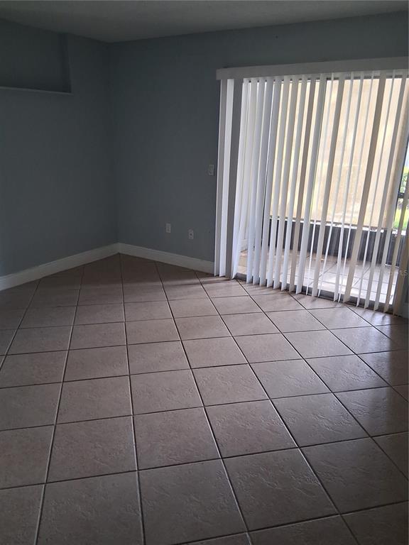 958 Lake Destiny Road, Unit D Altamonte Springs, FL 32714 - Photo 4 of 16 a view of a livingroom with an empty and window