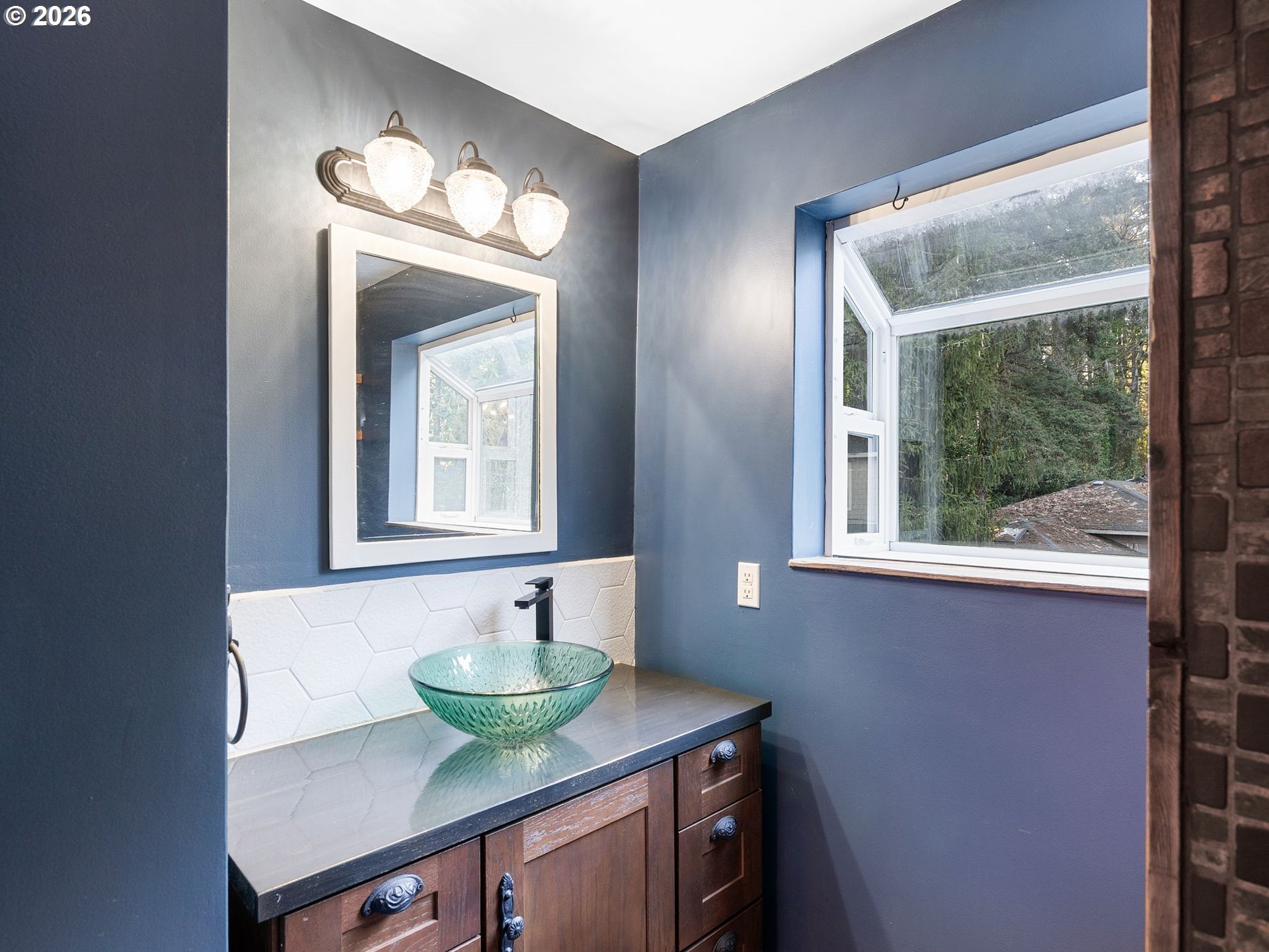 9208 Southwest 44th Avenue Portland, OR 97219 - Photo 12 of 28