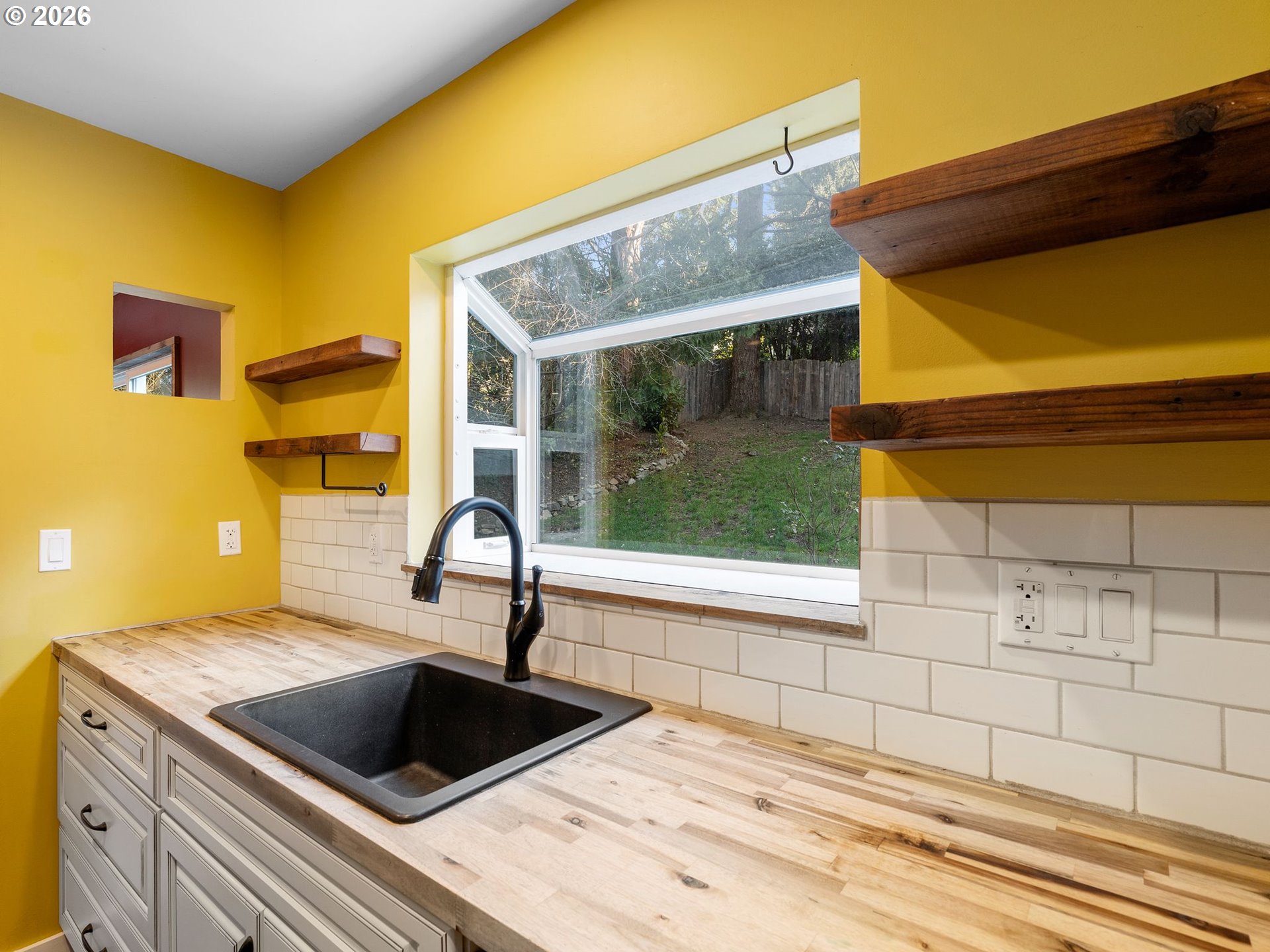 9208 Southwest 44th Avenue Portland, OR 97219 - Photo 8 of 28