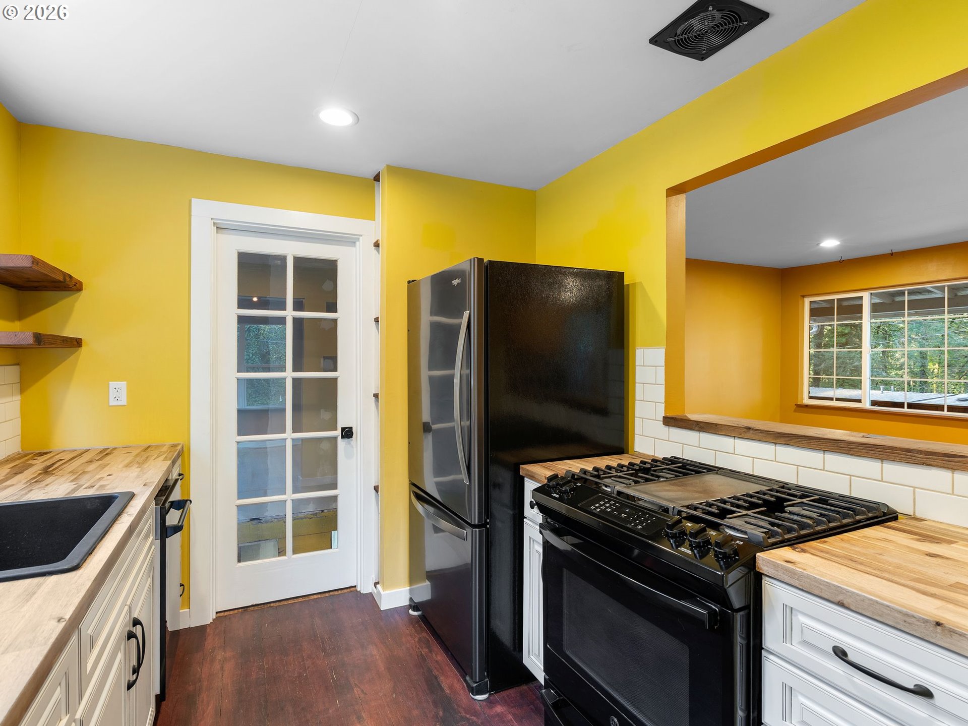 9208 Southwest 44th Avenue Portland, OR 97219 - Photo 9 of 28