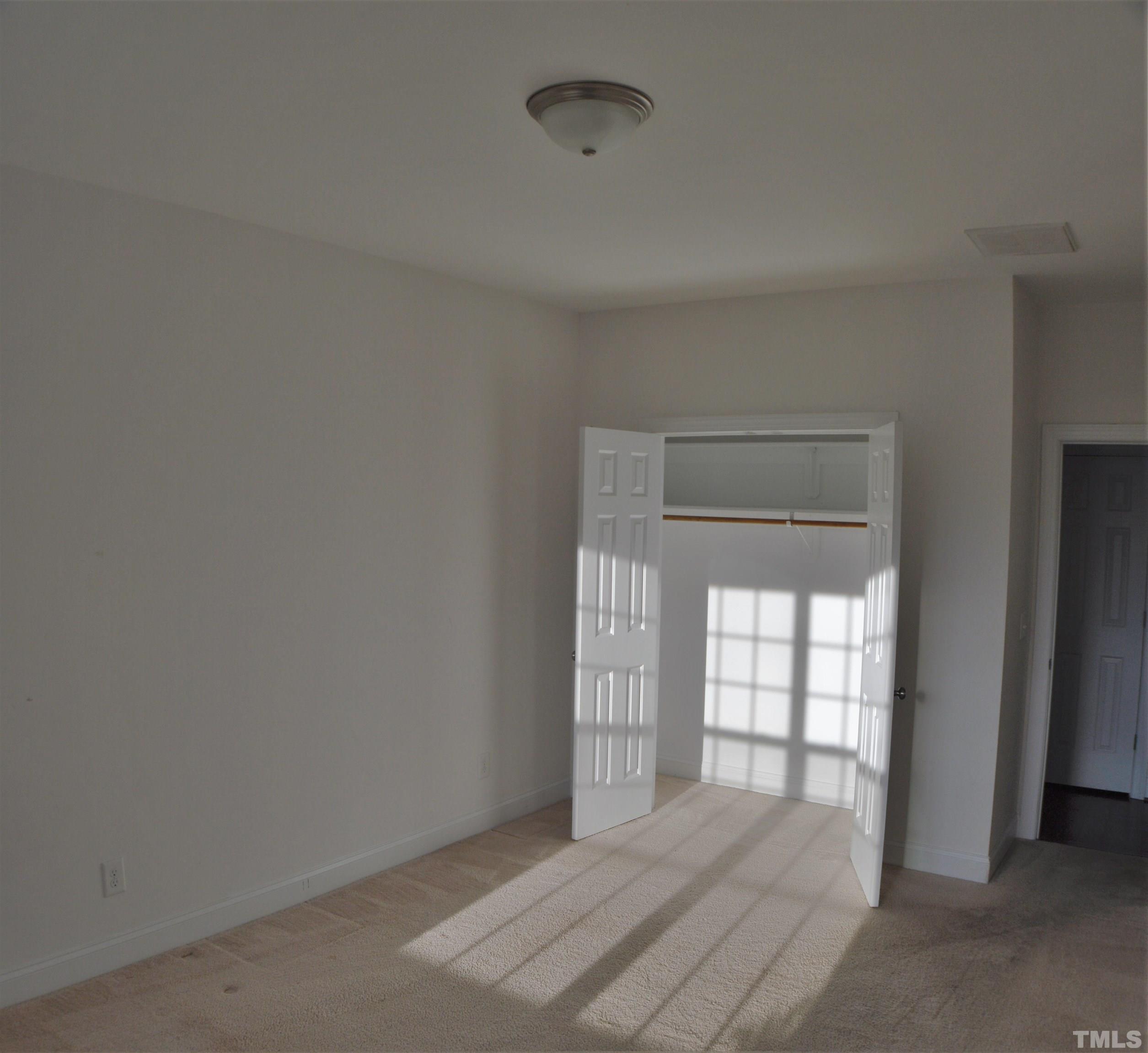 346 West Waycliff Road Henderson, NC 27537 - Photo 8 of 31 Gallery Image 8