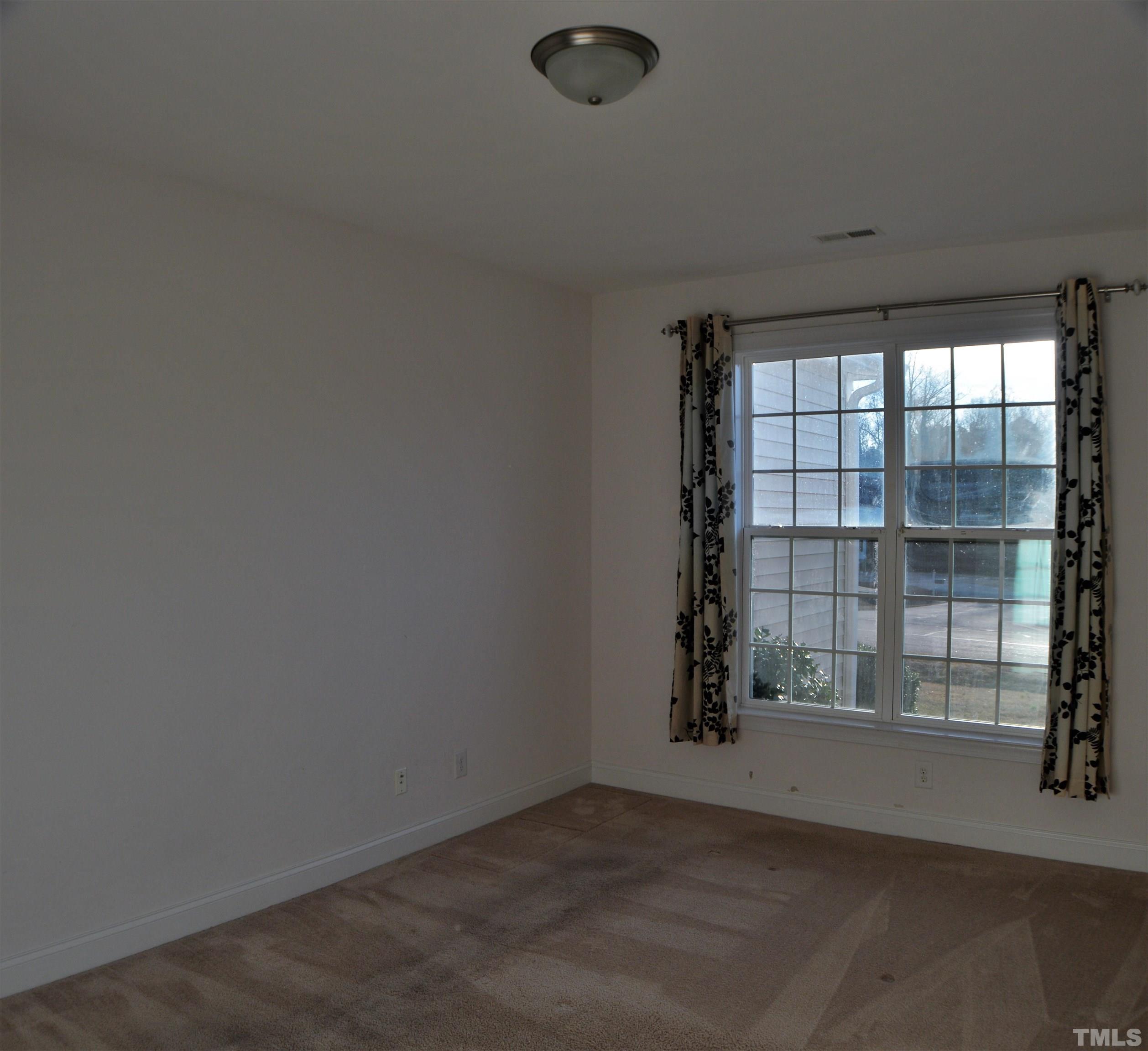 346 West Waycliff Road Henderson, NC 27537 - Photo 9 of 31 Gallery Image 9