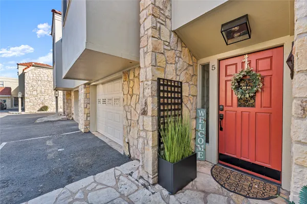 $311,900 | 200 Free Rein, Unit 5, Horseshoe Bay, TX 78657