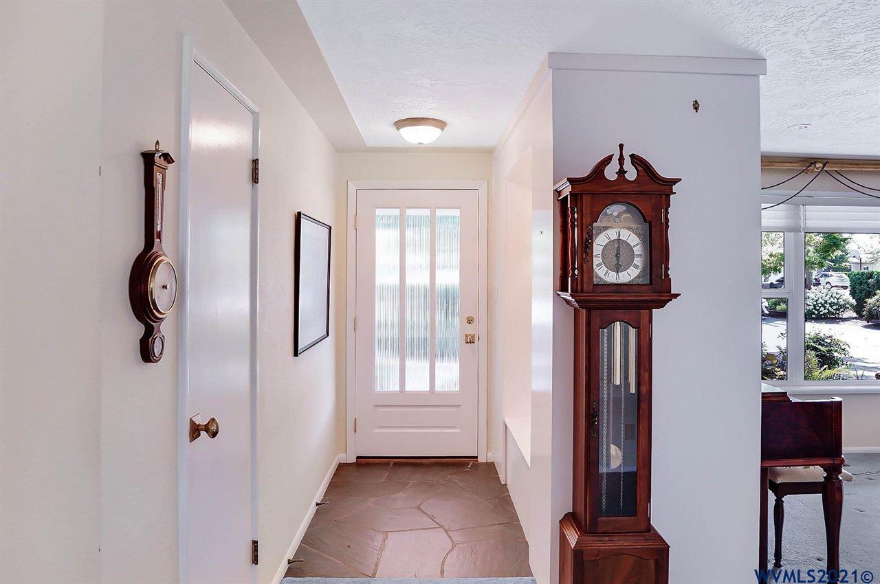175 Oak Villa Road Dallas, OR 97338 - Photo 3 of 33 Gallery Image 3