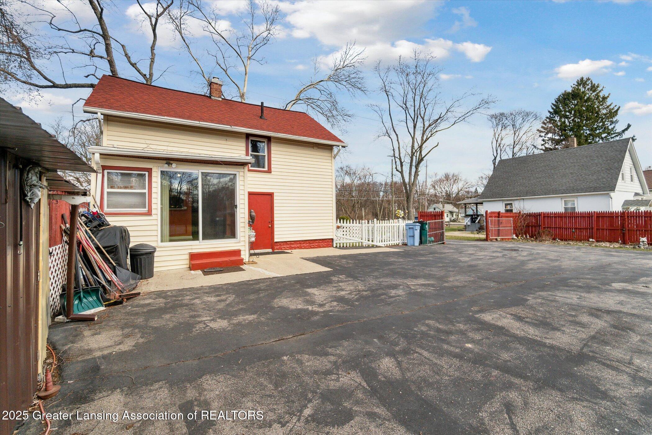 1717 West Jolly Road Lansing, MI 48910 - Photo 51 of 64 53-1717-W-Jolly-Rd-Lansing-MI-48910-Wind