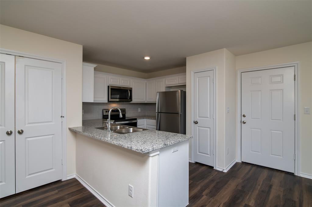 201 South May Street, Unit 2 Whitewright, TX 75491 - Photo 8 of 21