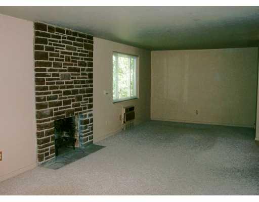 217 Rockingham Road Pittsburgh, PA 15238 - Photo 4 of 8 Living Room.