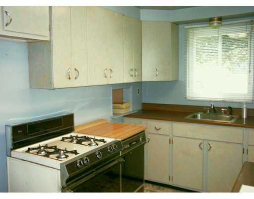 217 Rockingham Road Pittsburgh, PA 15238 - Photo 5 of 8 Kitchen.