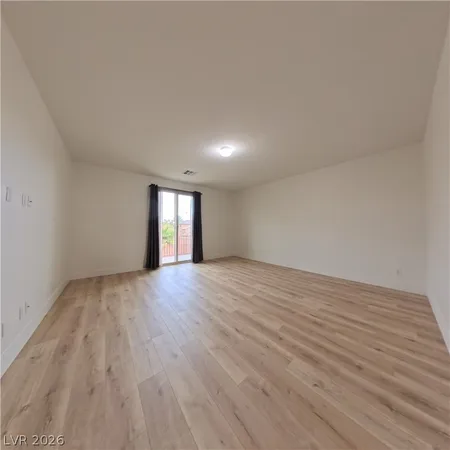 $2,570 | 7226 Summer Grove Avenue, Las Vegas, NV 89117