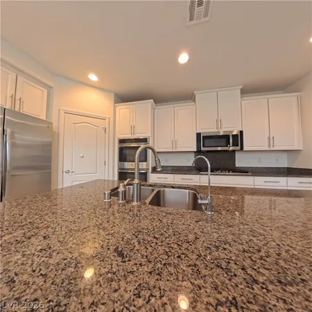 $2,570 | 7226 Summer Grove Avenue, Las Vegas, NV 89117