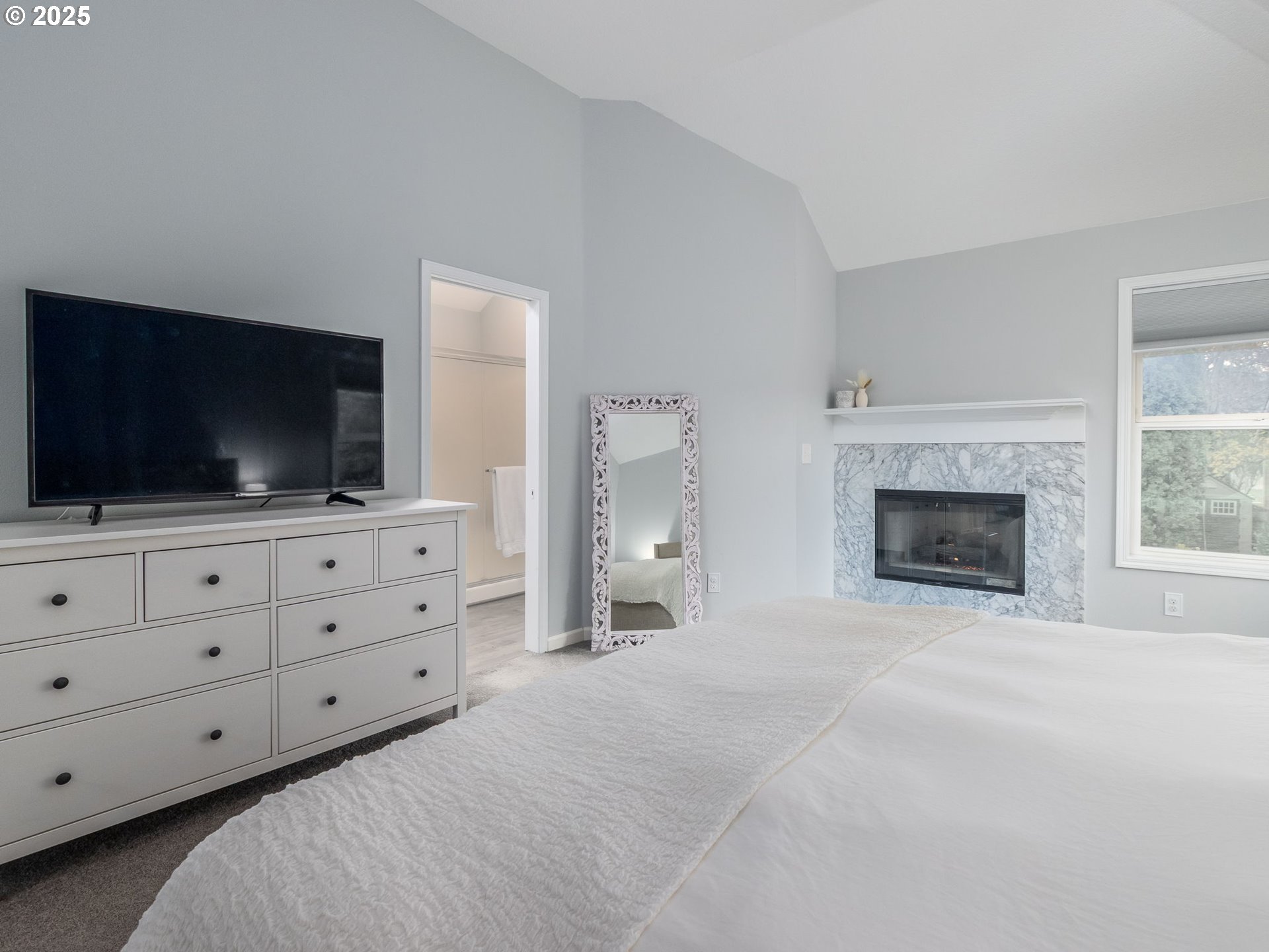 14140 Southwest Chehalem Court Tigard, OR 97223 - Photo 18 of 30 a living room with furniture and a flat screen tv