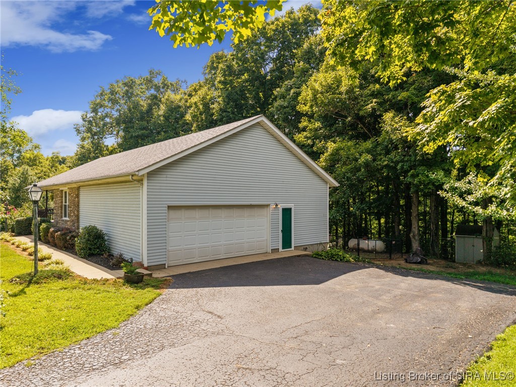 5177 Stiller Road Floyds Knobs, IN 47119 - Photo 3 of 40 Gallery Image 3