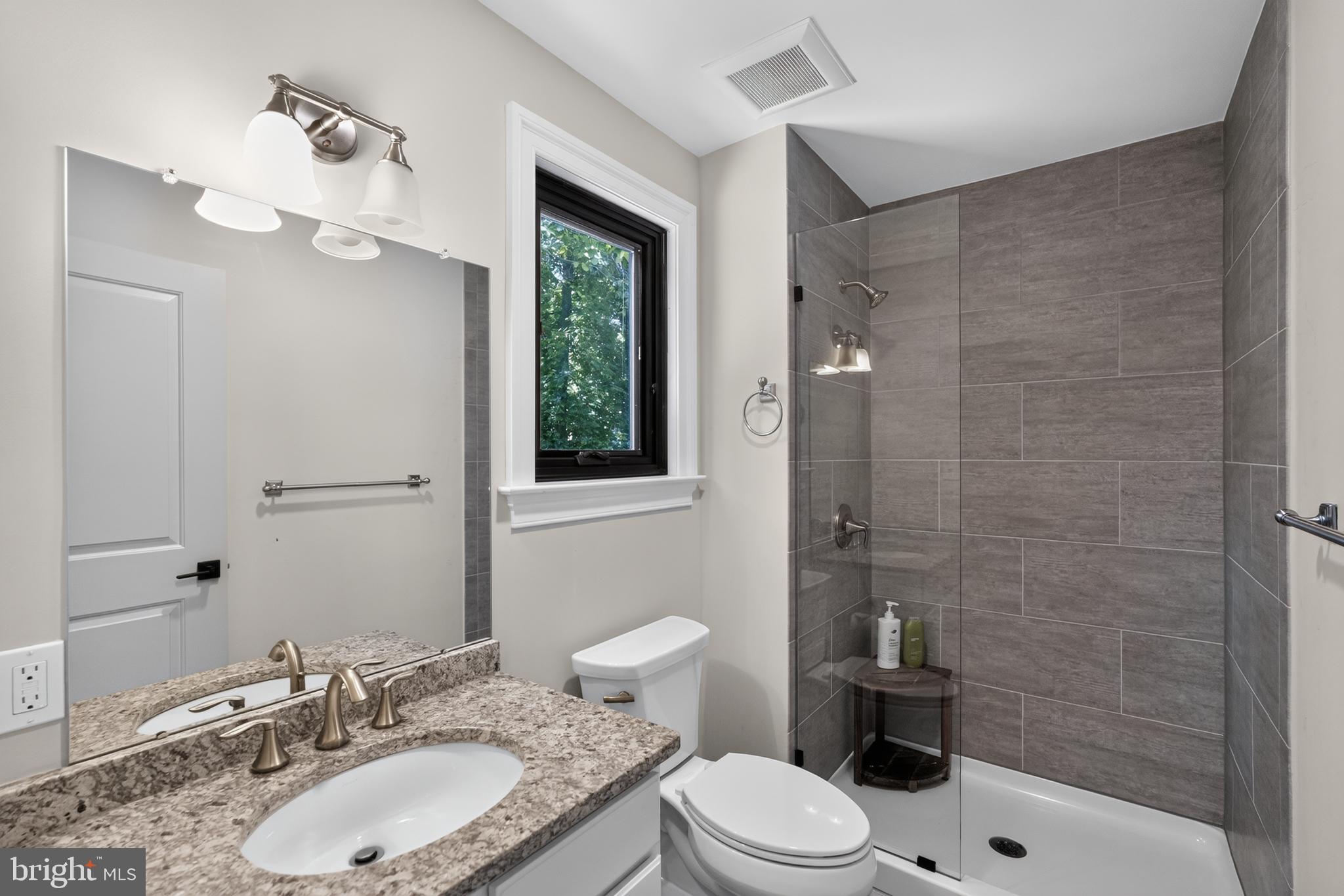 39 Crestline Road Wayne, PA 19087 - Photo 36 of 56 Bedroom 2/Guest ensuite bathroom