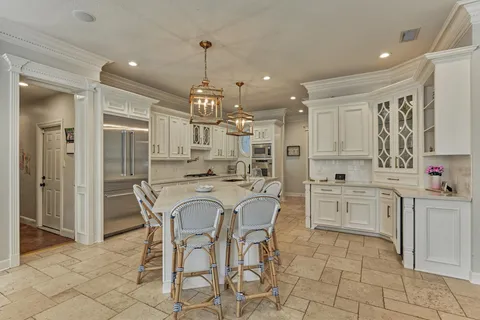 $1,595,000 | 319 South Silvershire Circle, The Woodlands, TX 77381