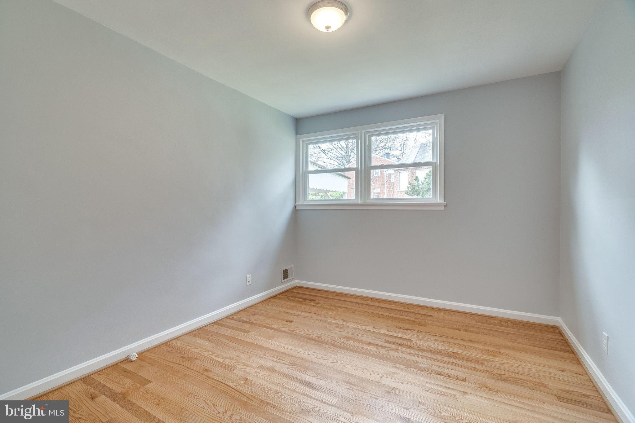 6506 Fort Hunt Road Alexandria, VA 22307 - Photo 22 of 42 Third Bedroom
