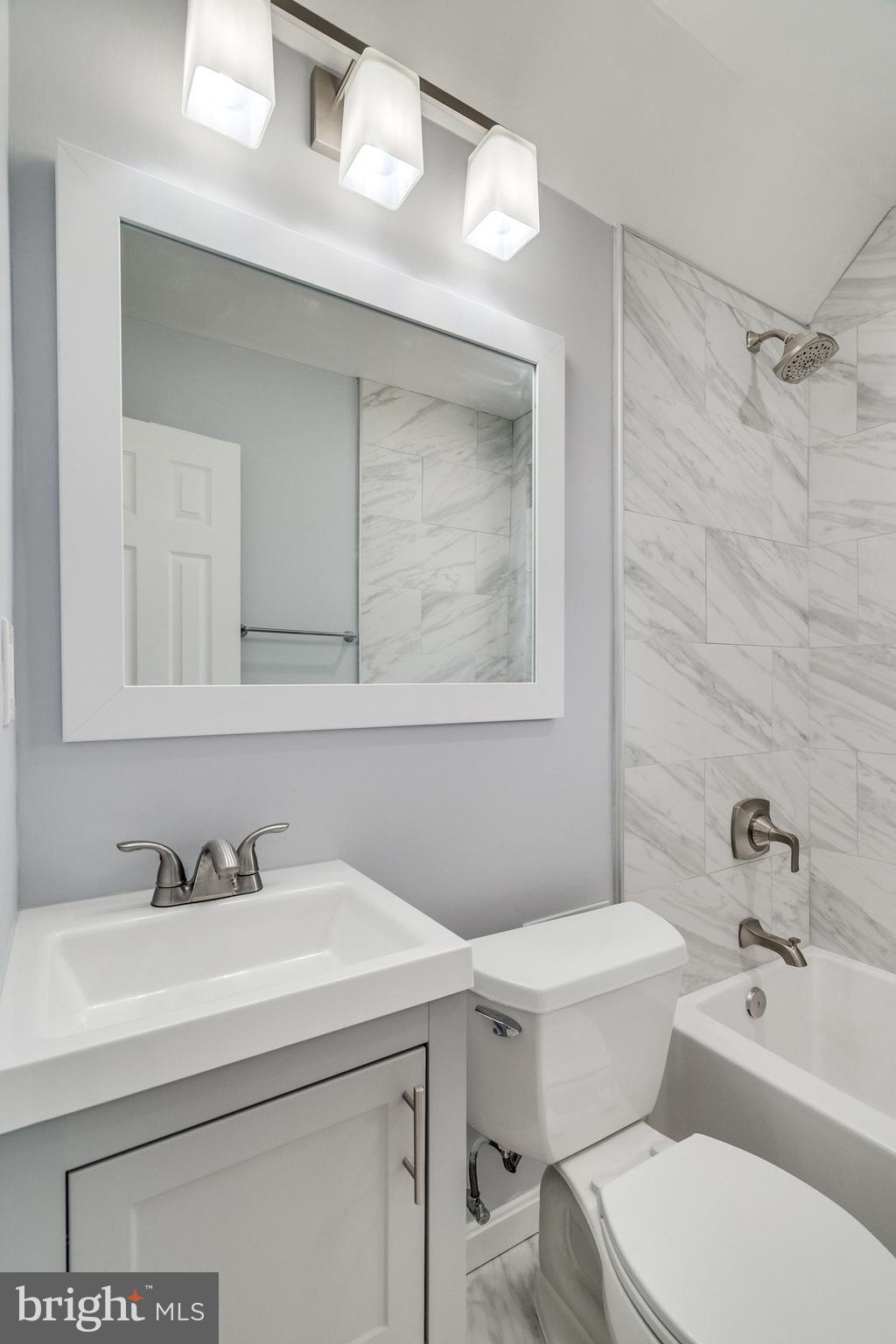 6506 Fort Hunt Road Alexandria, VA 22307 - Photo 23 of 42 Second Upstairs Bath