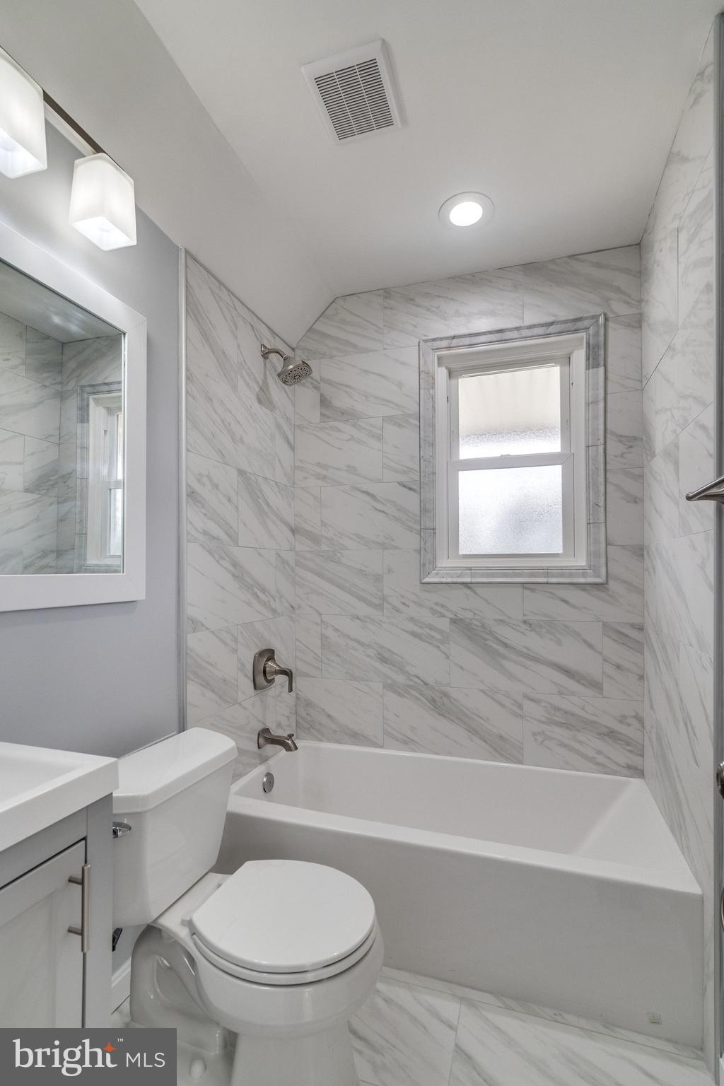 6506 Fort Hunt Road Alexandria, VA 22307 - Photo 24 of 42 Second Upstairs Bath