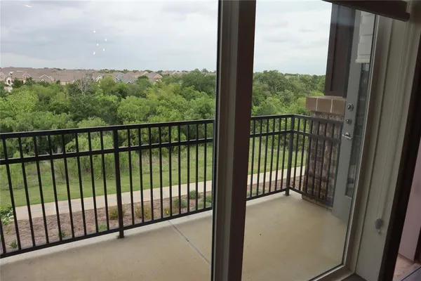 $2,300 | 2700 Old Denton Road, Unit 3314, Carrollton, TX 75007