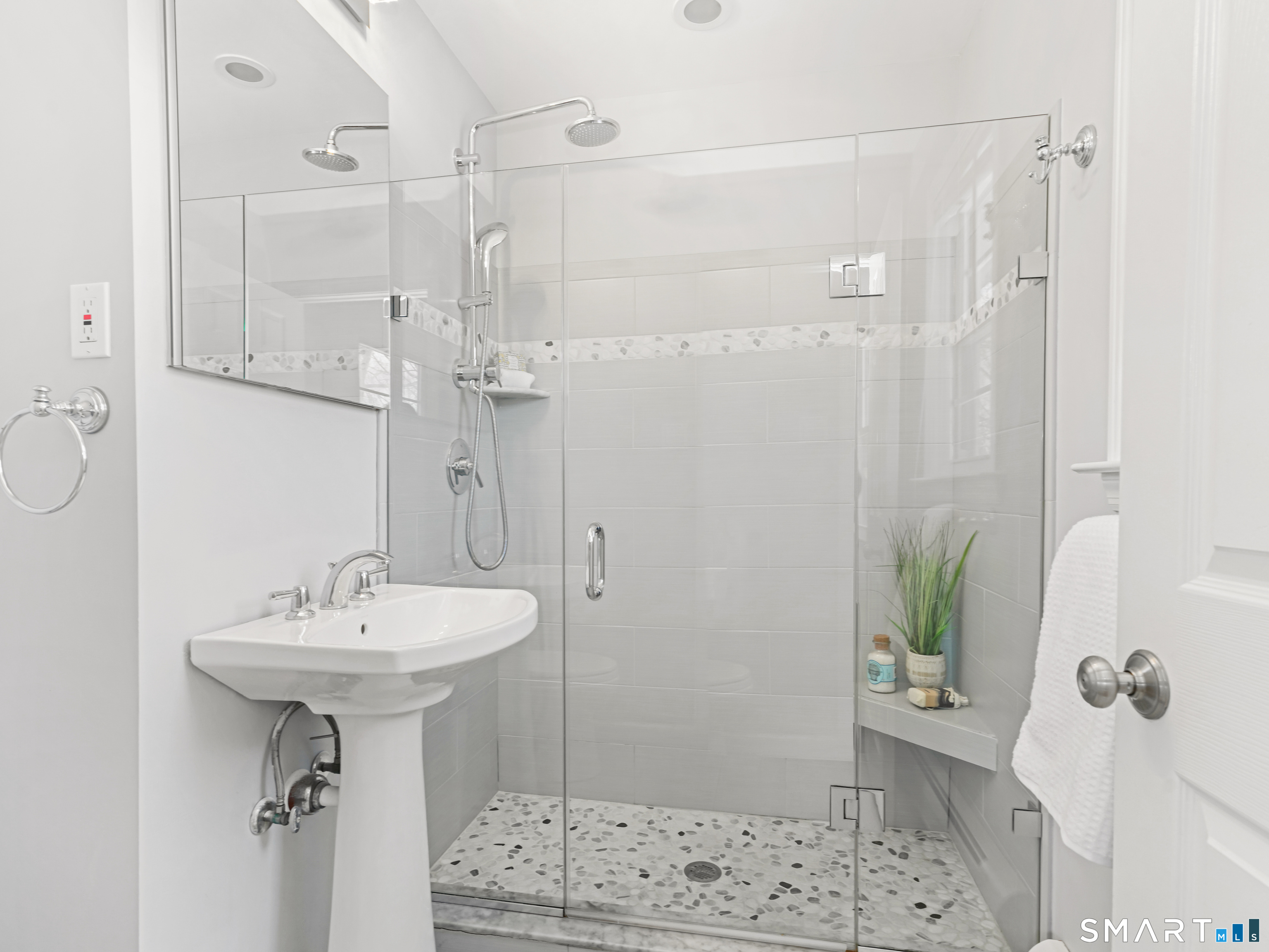 250 Lockwood Road Fairfield, CT 06825 - Photo 20 of 30