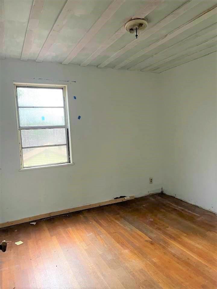 700 New Market Road Tryon, NC 28782 - Photo 14 of 44 an empty room with a window
