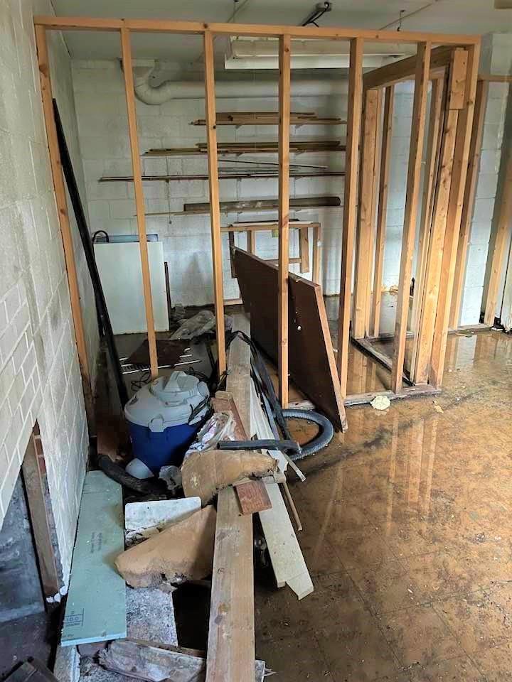 700 New Market Road Tryon, NC 28782 - Photo 30 of 44 a view of a room with gym equipment