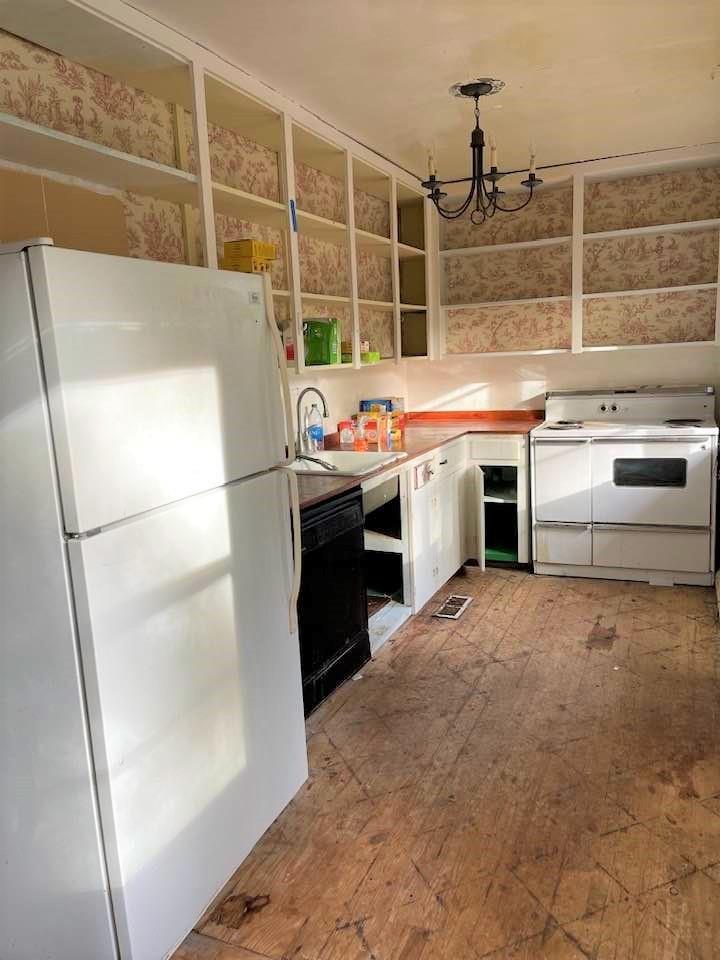 700 New Market Road Tryon, NC 28782 - Photo 5 of 44 a utility room with dryer and washer