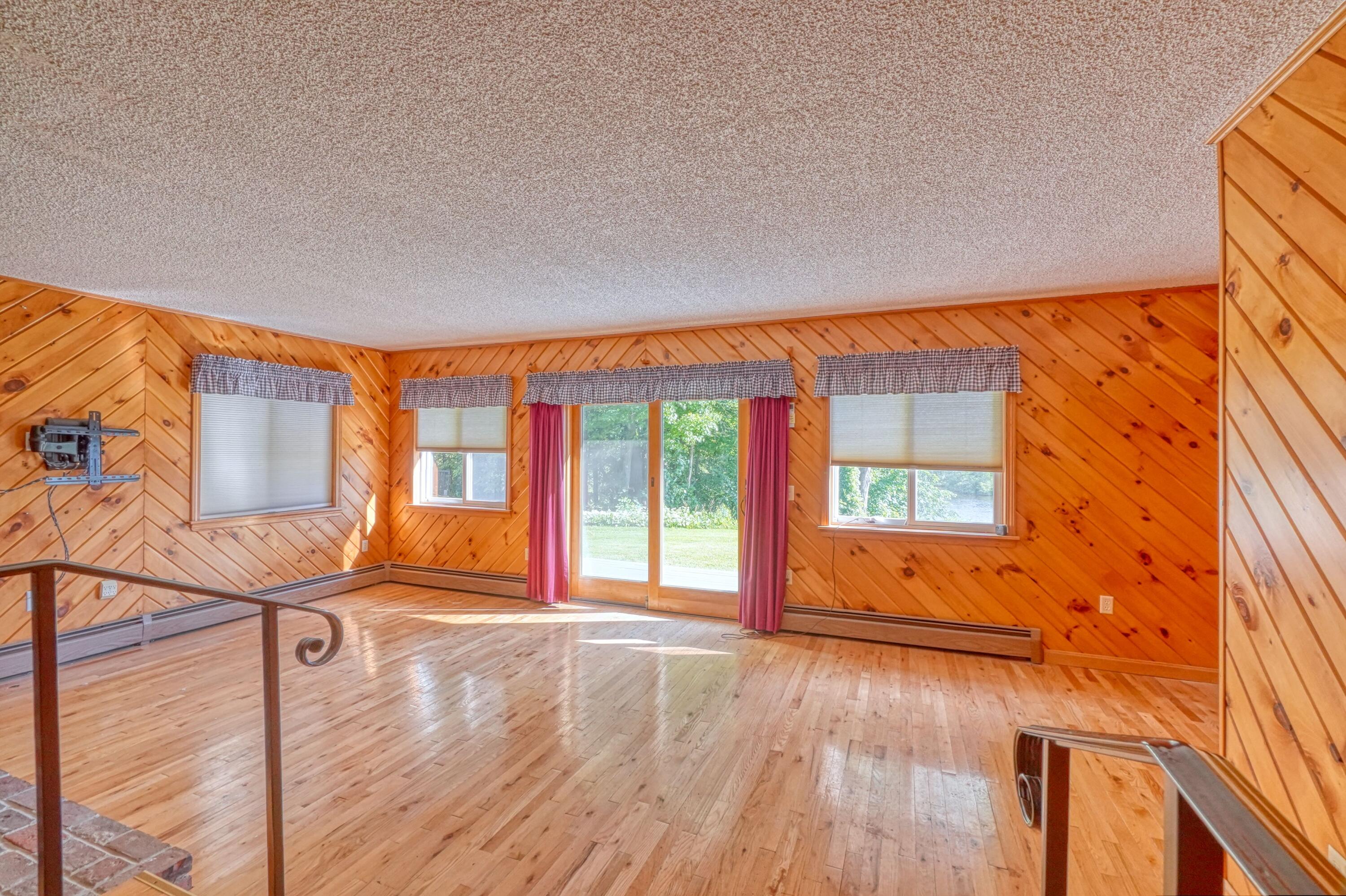 28 Belgrade Road Oakland, ME 04963 - Photo 18 of 63 Livingroom
