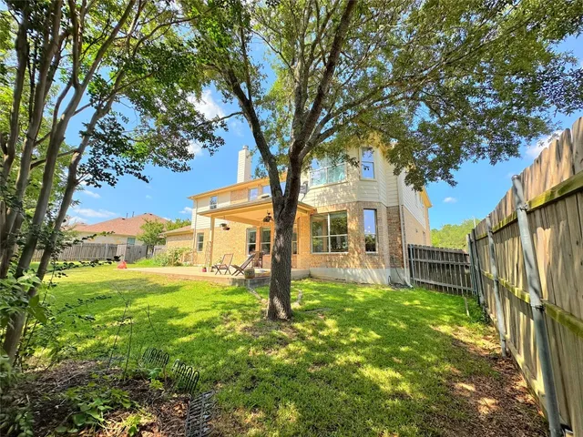 a view of a yard with a tree