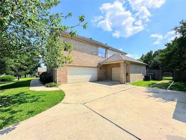 a front view of house with yard