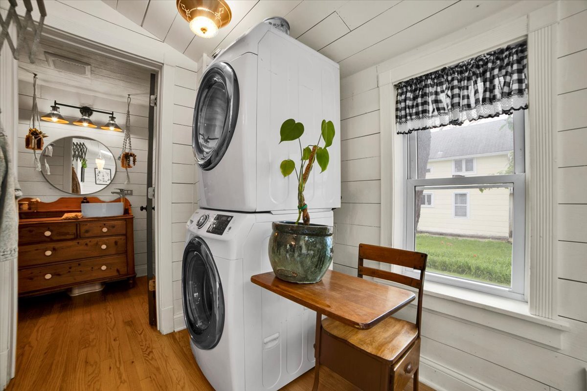 26 East Van Buren Street Oswego, IL 60543 - Photo 12 of 30