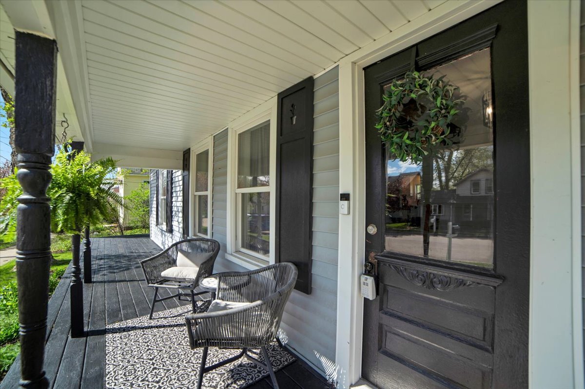 26 East Van Buren Street Oswego, IL 60543 - Photo 4 of 30