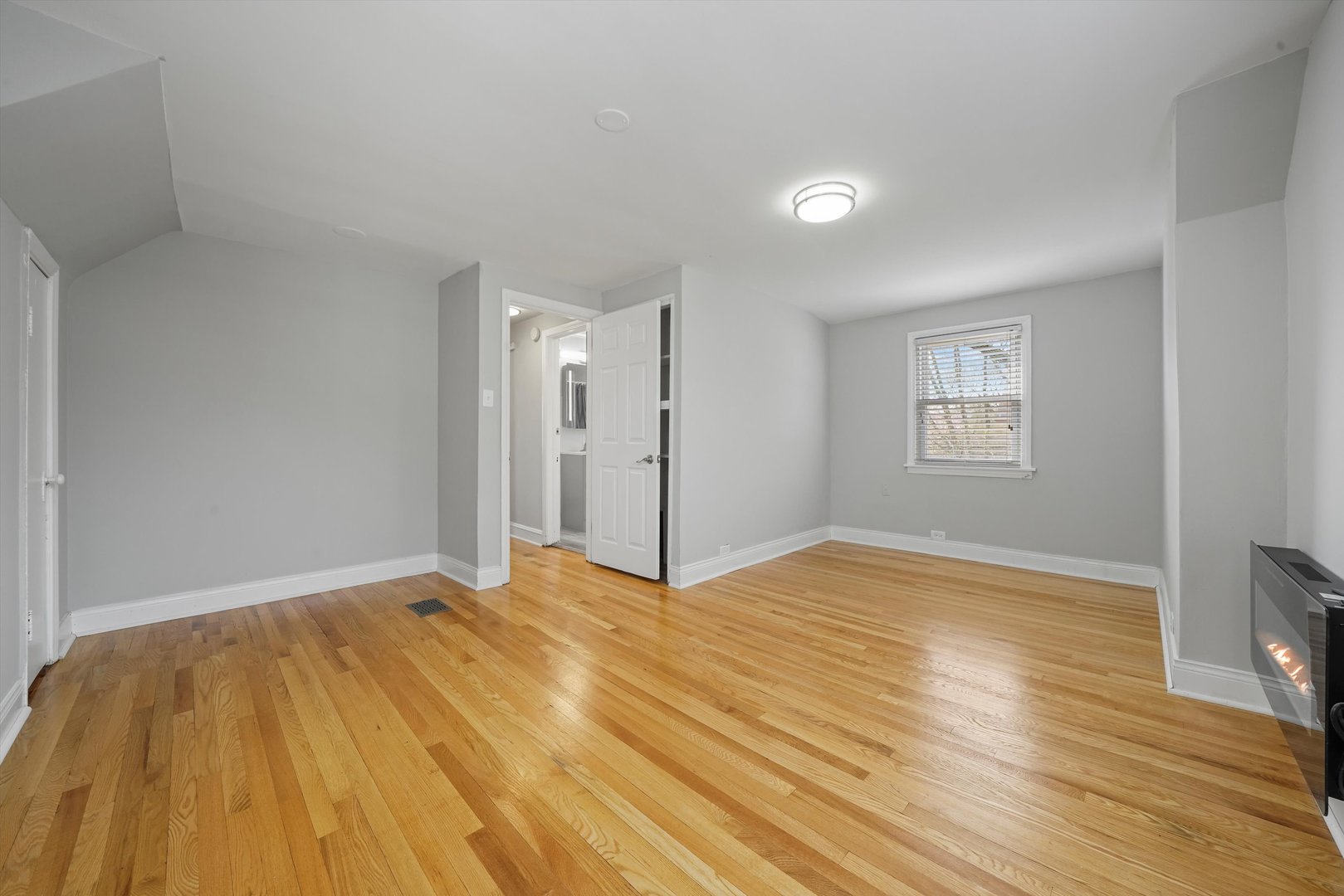 1643 183rd Street Homewood, IL 60430 - Photo 24 of 44 a view of an empty room and window